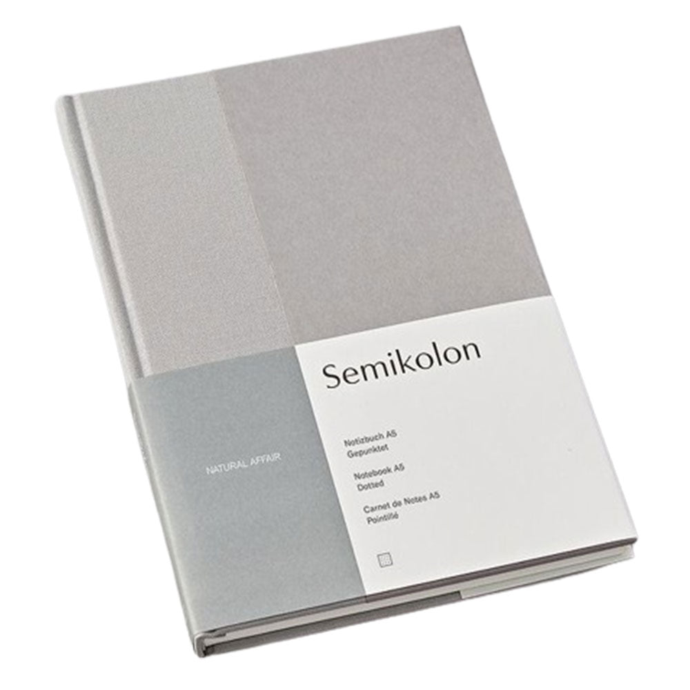 Semikolon hat ein A5 -Notizbuch